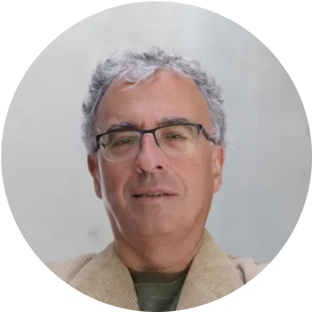 Portrait of Roderic Guigó i Serra wearing glasses and a beige jacket, against a light background.